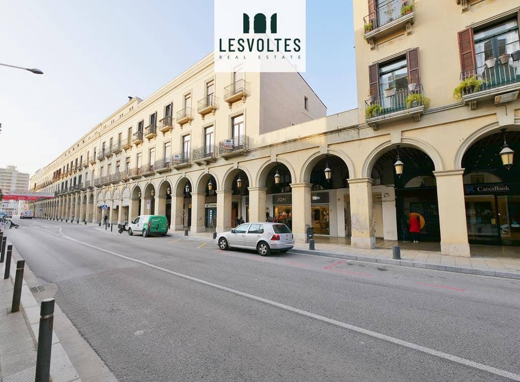 3 bedroom Commercial for sale in La Bisbal d'Emporda with garage - € 220,000 (Ref: 10081898)