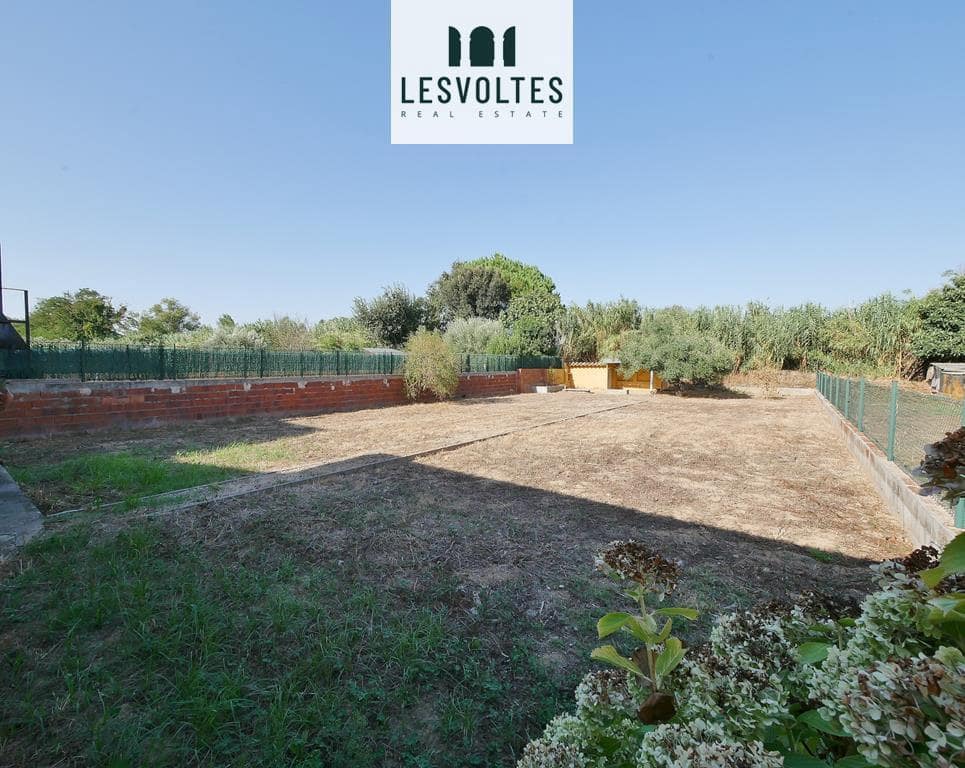 3 bedroom Commercial for sale in La Bisbal d'Emporda with garage - € 220,000 (Ref: 10081898)
