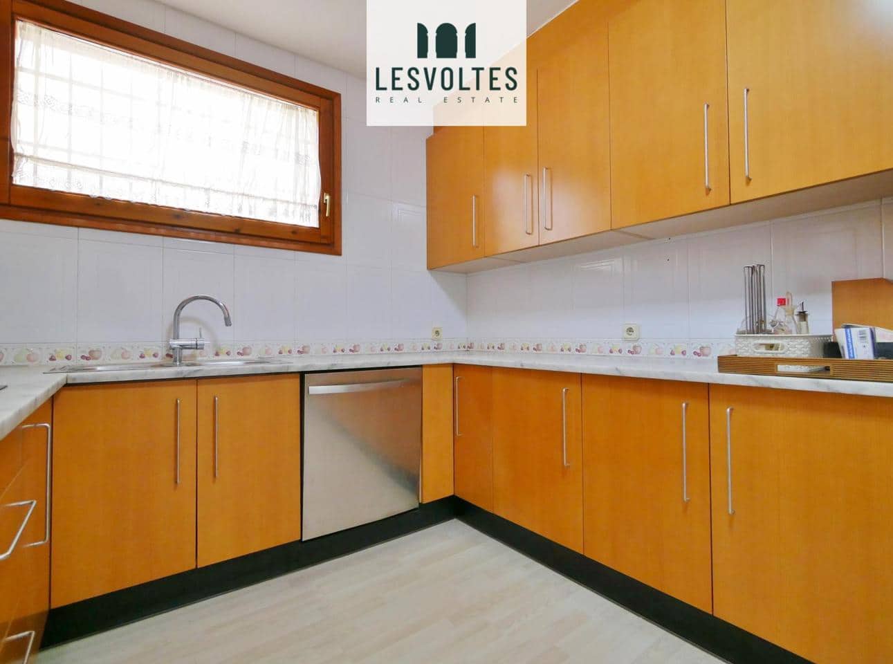 3 bedroom Villa for sale in Tamariu with garage - € 750,000 (Ref: 10081901)
