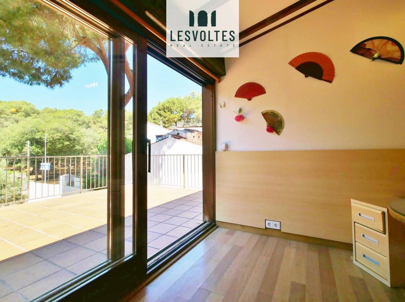 3 bedroom Villa for sale in Tamariu with garage - € 750,000 (Ref: 10081901)