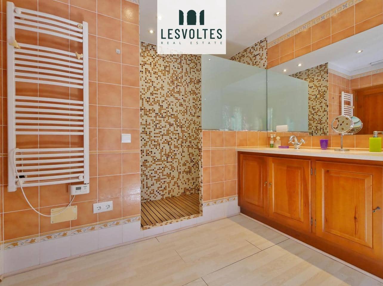 3 bedroom Villa for sale in Tamariu with garage - € 750,000 (Ref: 10081901)