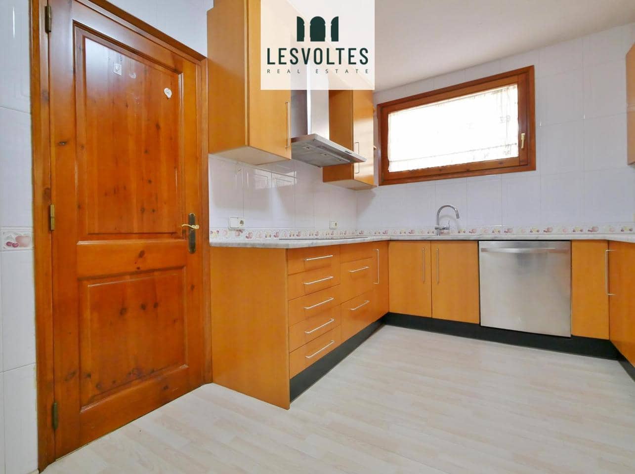 3 bedroom Villa for sale in Tamariu with garage - € 750,000 (Ref: 10081901)