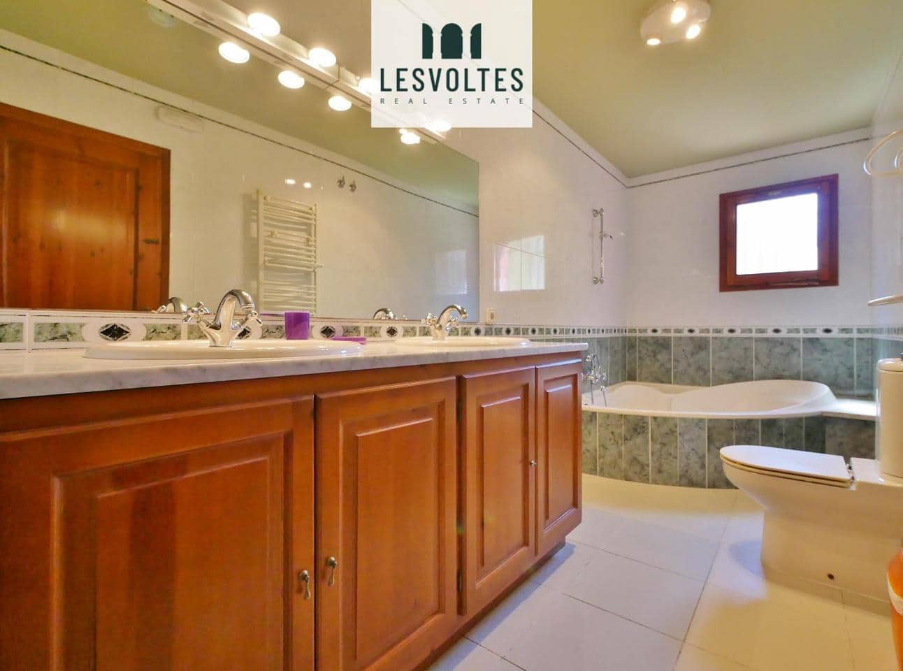3 bedroom Villa for sale in Tamariu with garage - € 750,000 (Ref: 10081901)