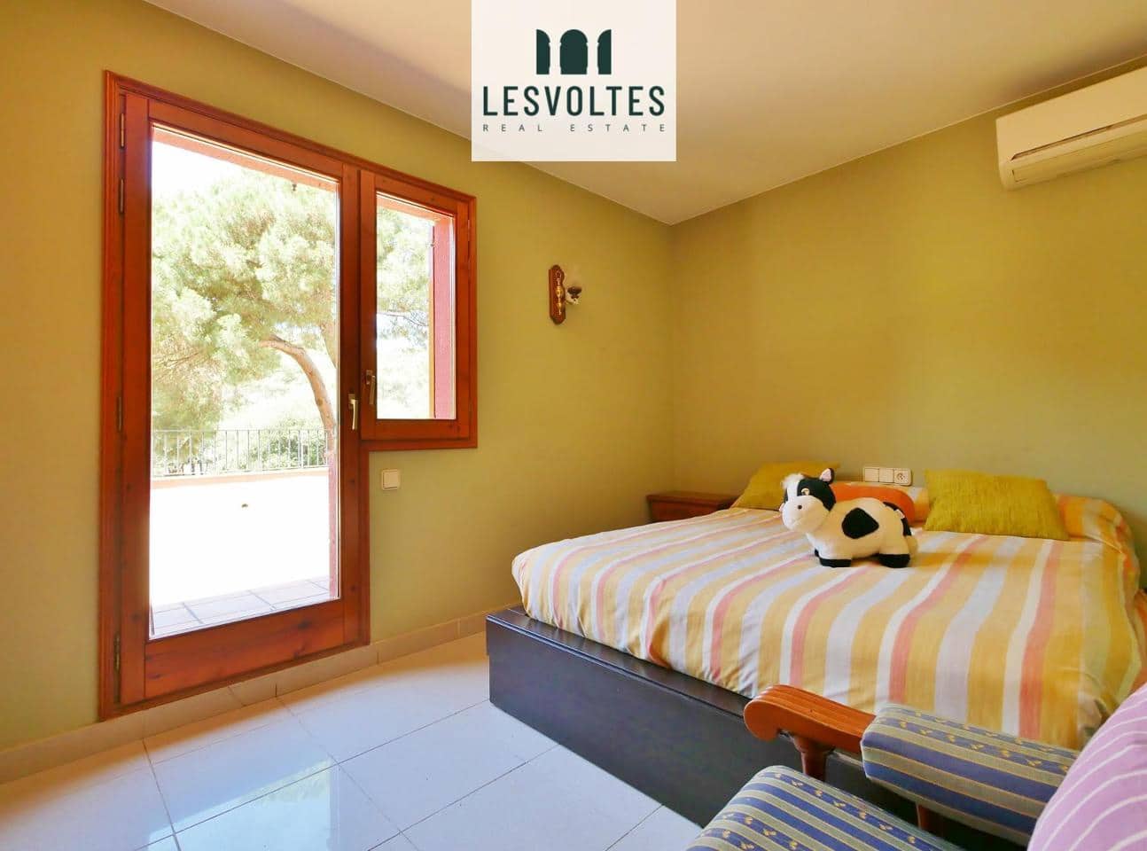 3 bedroom Villa for sale in Tamariu with garage - € 750,000 (Ref: 10081901)