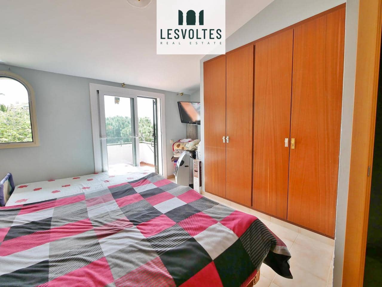 4 bedroom Villa for sale in Palafrugell with garage - € 250,000 (Ref: 10081907)