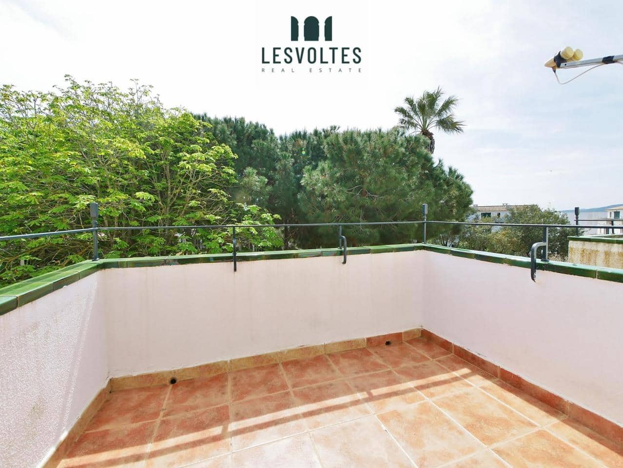 4 bedroom Villa for sale in Palafrugell with garage - € 250,000 (Ref: 10081907)