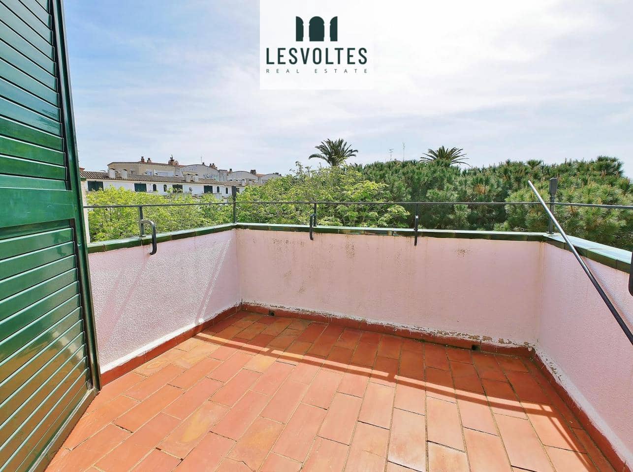 4 bedroom Villa for sale in Palafrugell with garage - € 250,000 (Ref: 10081907)