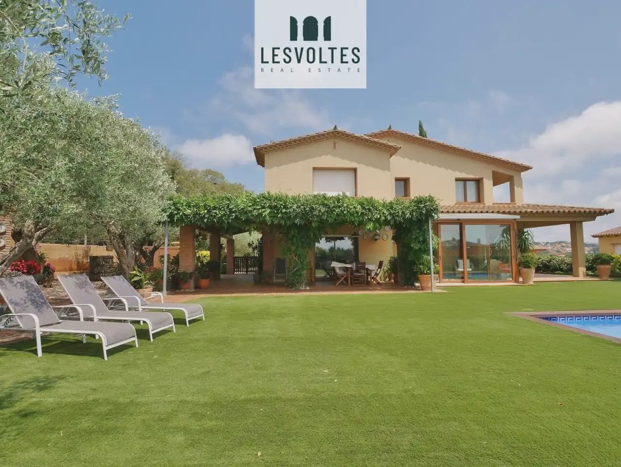 5 Zimmer Villa zu verkaufen in Mont-ras mit Pool Garage - 1.500.000 € (Ref: 10081911)