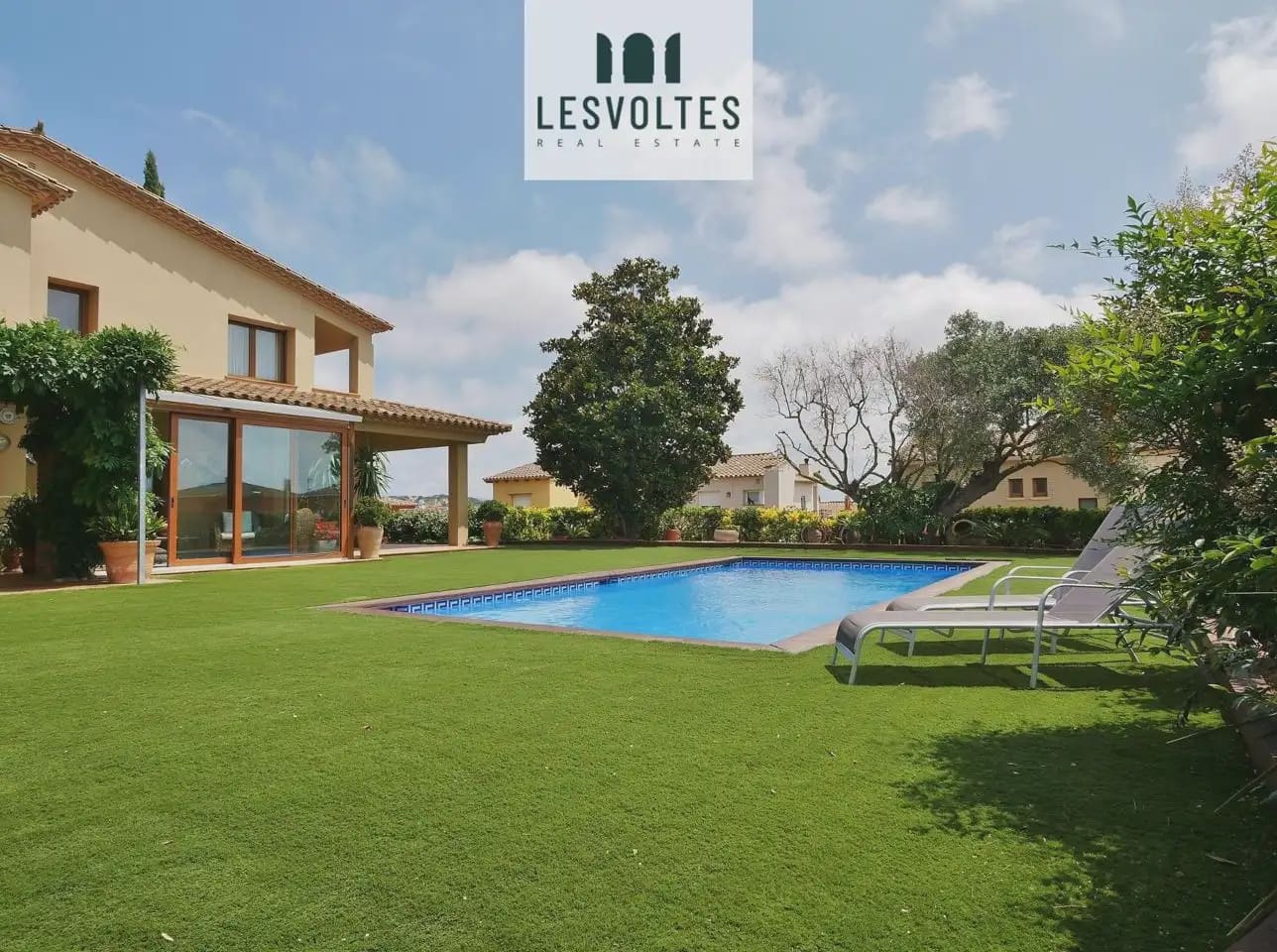 5 Zimmer Villa zu verkaufen in Mont-ras mit Pool Garage - 1.500.000 € (Ref: 10081911)