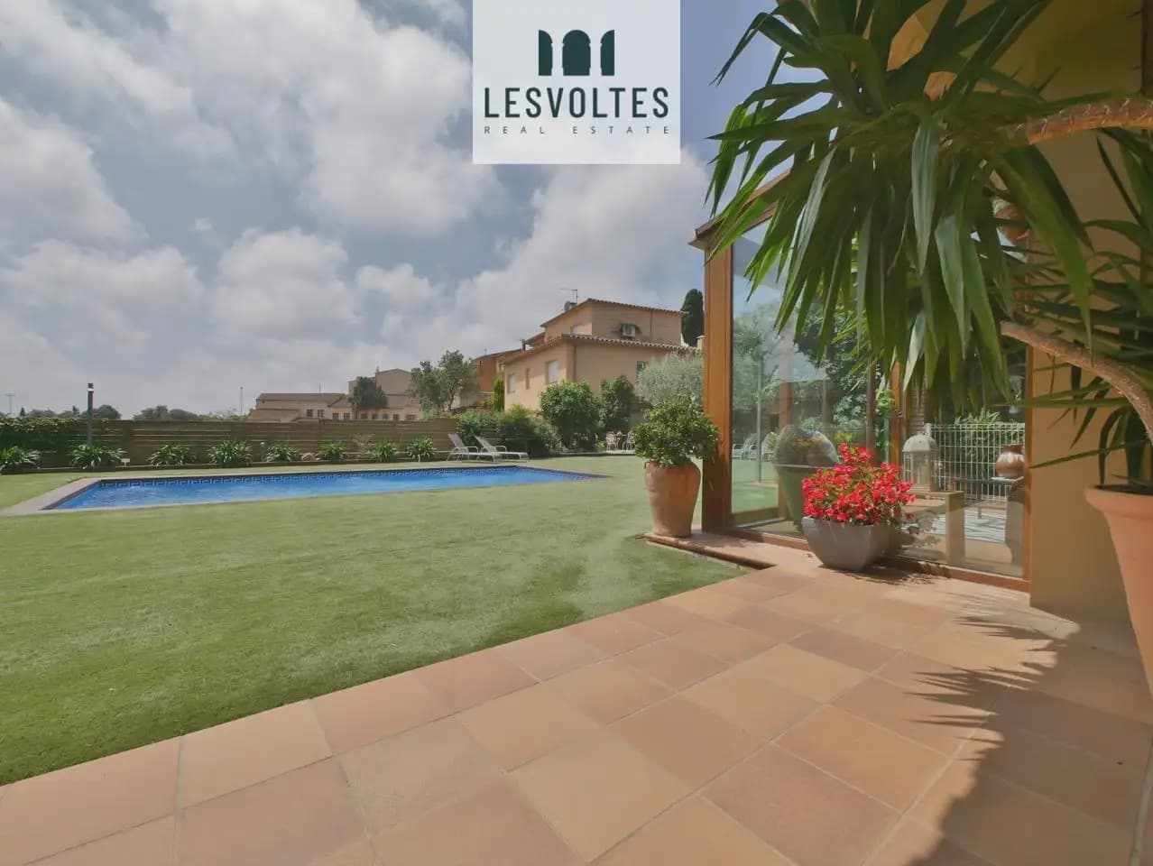 5 Zimmer Villa zu verkaufen in Mont-ras mit Pool Garage - 1.500.000 € (Ref: 10081911)