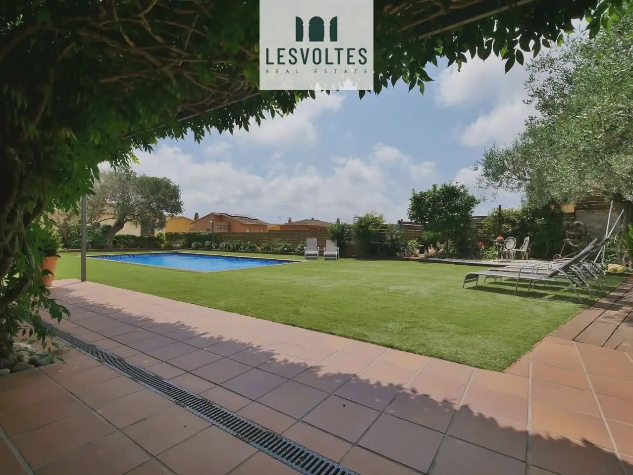 5 Zimmer Villa zu verkaufen in Mont-ras mit Pool Garage - 1.500.000 € (Ref: 10081911)