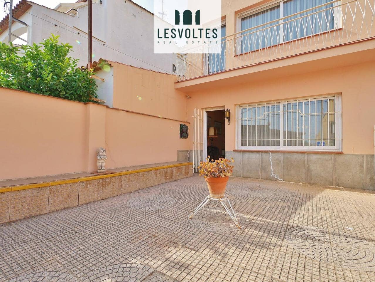 3 bedroom Villa for sale in Palafrugell with garage - € 295,000 (Ref: 10081912)