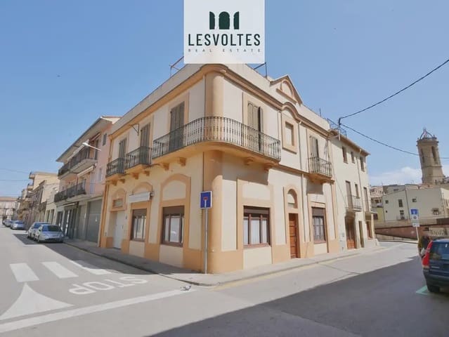 6 makuuhuone Omakotitalo myytävänä paikassa La Bisbal d'Empordà mukana 
autotalli - 450 000 € (Ref: 10081914)