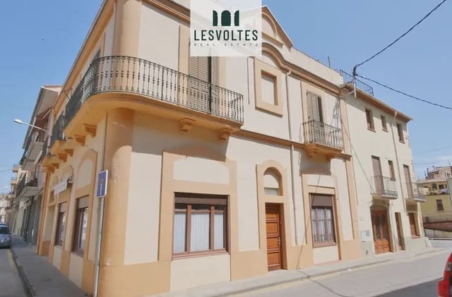 6 makuuhuone Omakotitalo myytävänä paikassa La Bisbal d'Empordà mukana 
autotalli - 450 000 € (Ref: 10081914)