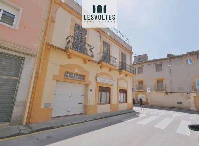6 makuuhuone Omakotitalo myytävänä paikassa La Bisbal d'Empordà mukana 
autotalli - 450 000 € (Ref: 10081914)