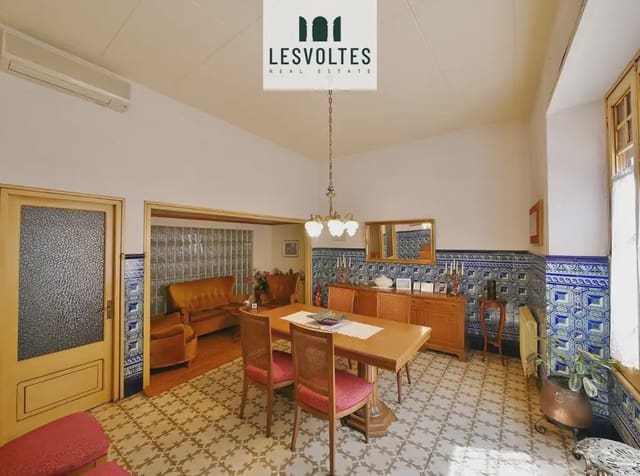 6 makuuhuone Omakotitalo myytävänä paikassa La Bisbal d'Empordà mukana 
autotalli - 450 000 € (Ref: 10081914)