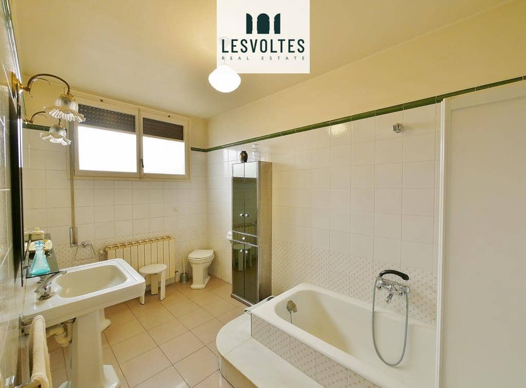 6 Zimmer Villa zu verkaufen in La Bisbal d'Emporda mit Garage - 450.000 € (Ref: 10081914)