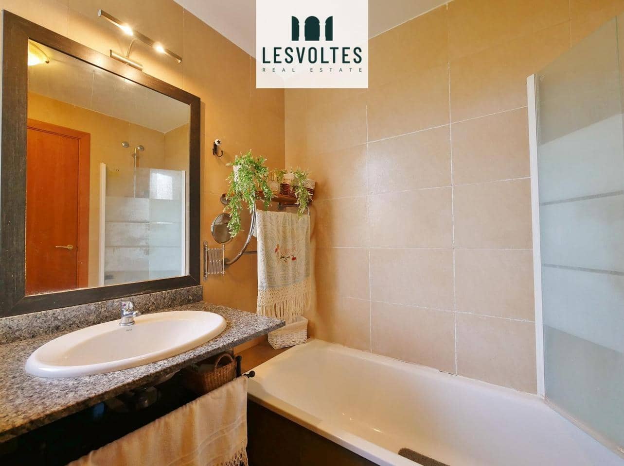 5 bedroom Villa for sale in Vall-llobrega with garage - € 550,000 (Ref: 10081917)