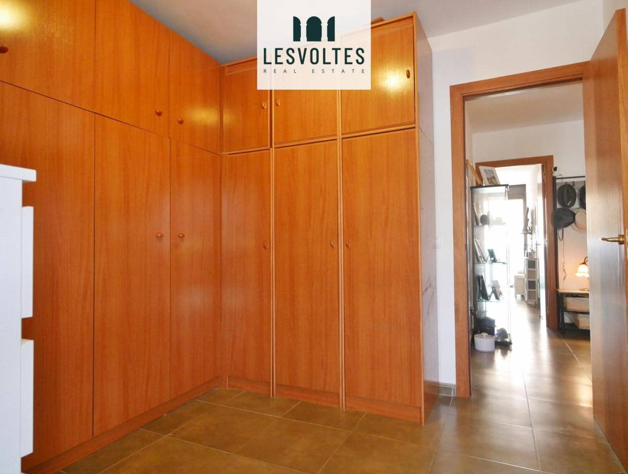 5 bedroom Villa for sale in Vall-llobrega with garage - € 550,000 (Ref: 10081917)