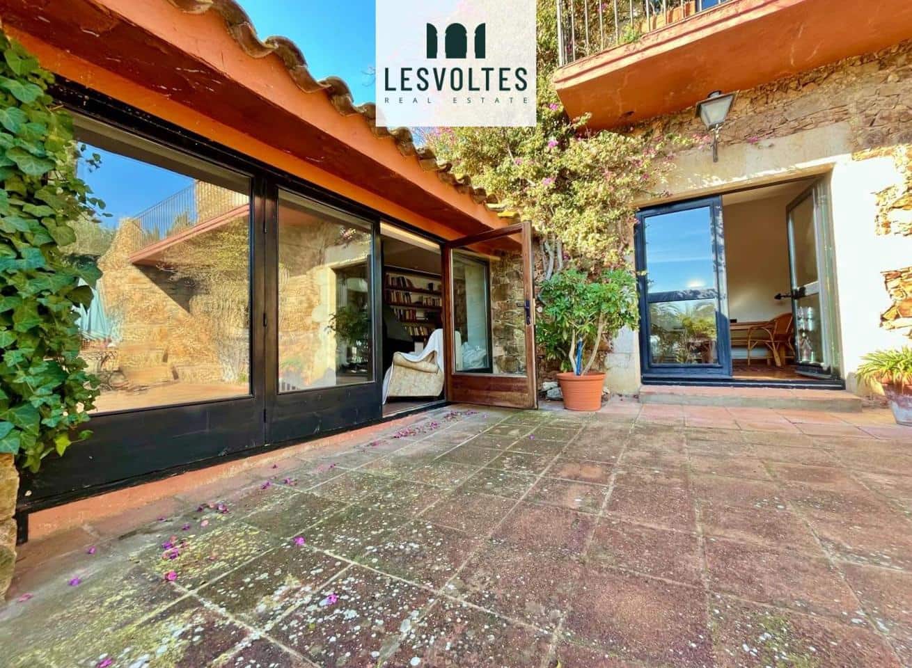 3 bedroom Villa for sale in Mont-ras with garage - € 745,000 (Ref: 10081919)