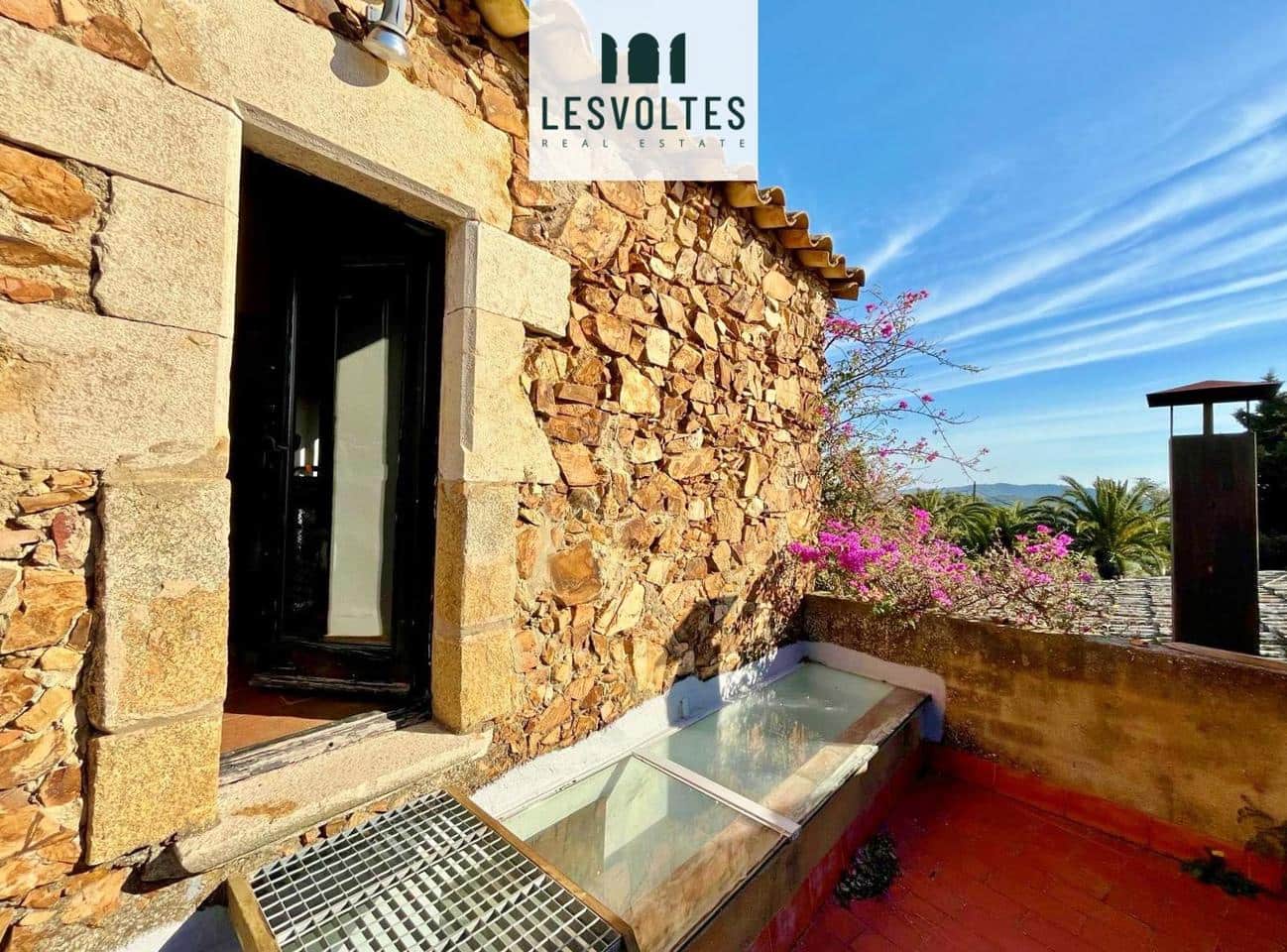 3 bedroom Villa for sale in Mont-ras with garage - € 745,000 (Ref: 10081919)