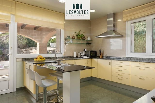 3 sovrum Villa till salu i Santa Cristina d'Aro med pool garage - 850 000 € (Ref: 10081924)