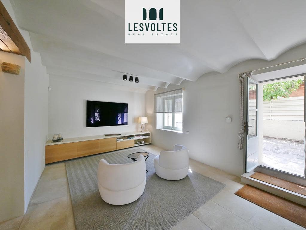 6 bedroom Villa for sale in Serra de Daro with pool garage - € 1,700,000 (Ref: 10081927)