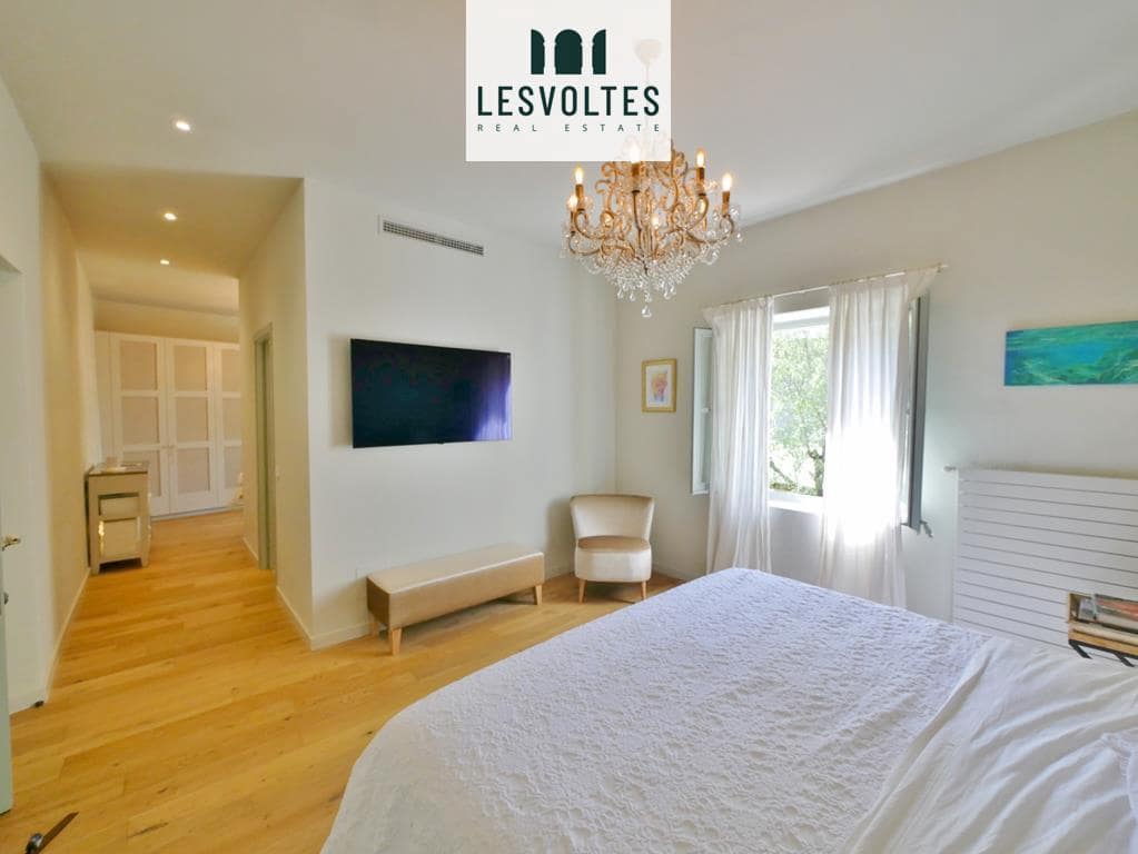 6 bedroom Villa for sale in Serra de Daro with pool garage - € 1,700,000 (Ref: 10081927)