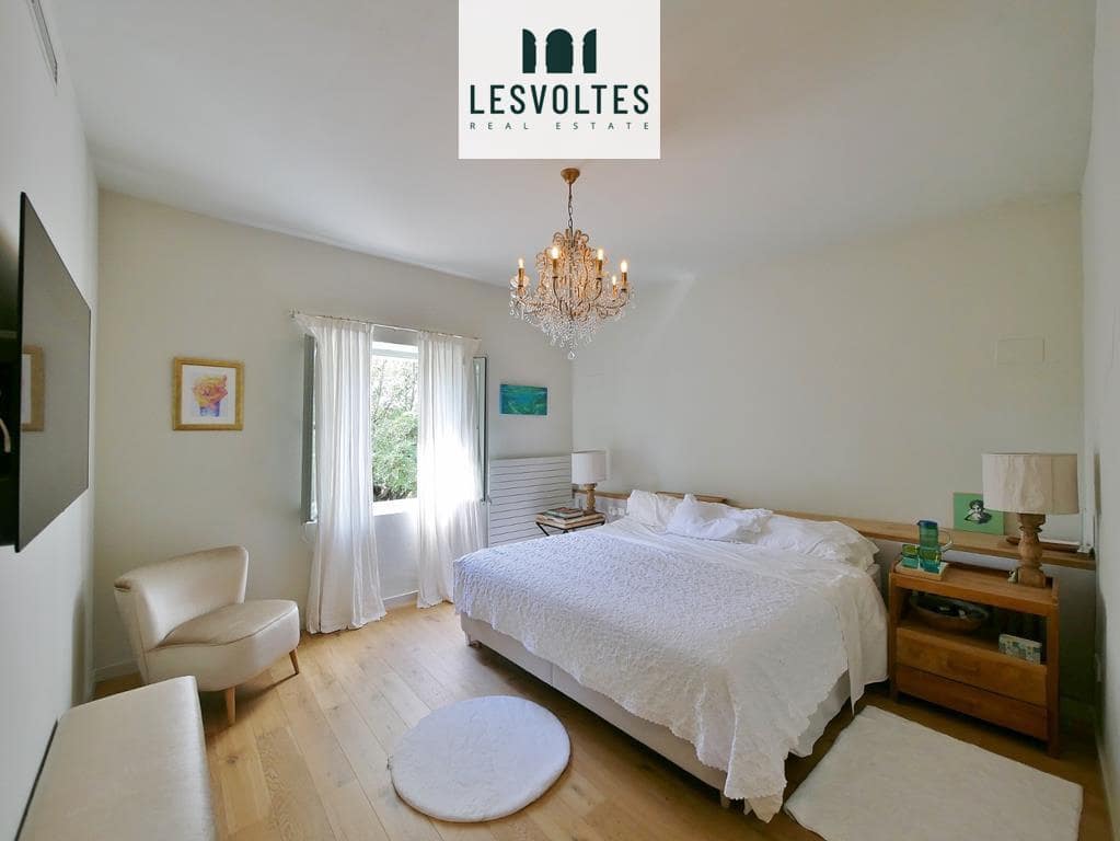 6 bedroom Villa for sale in Serra de Daro with pool garage - € 1,700,000 (Ref: 10081927)