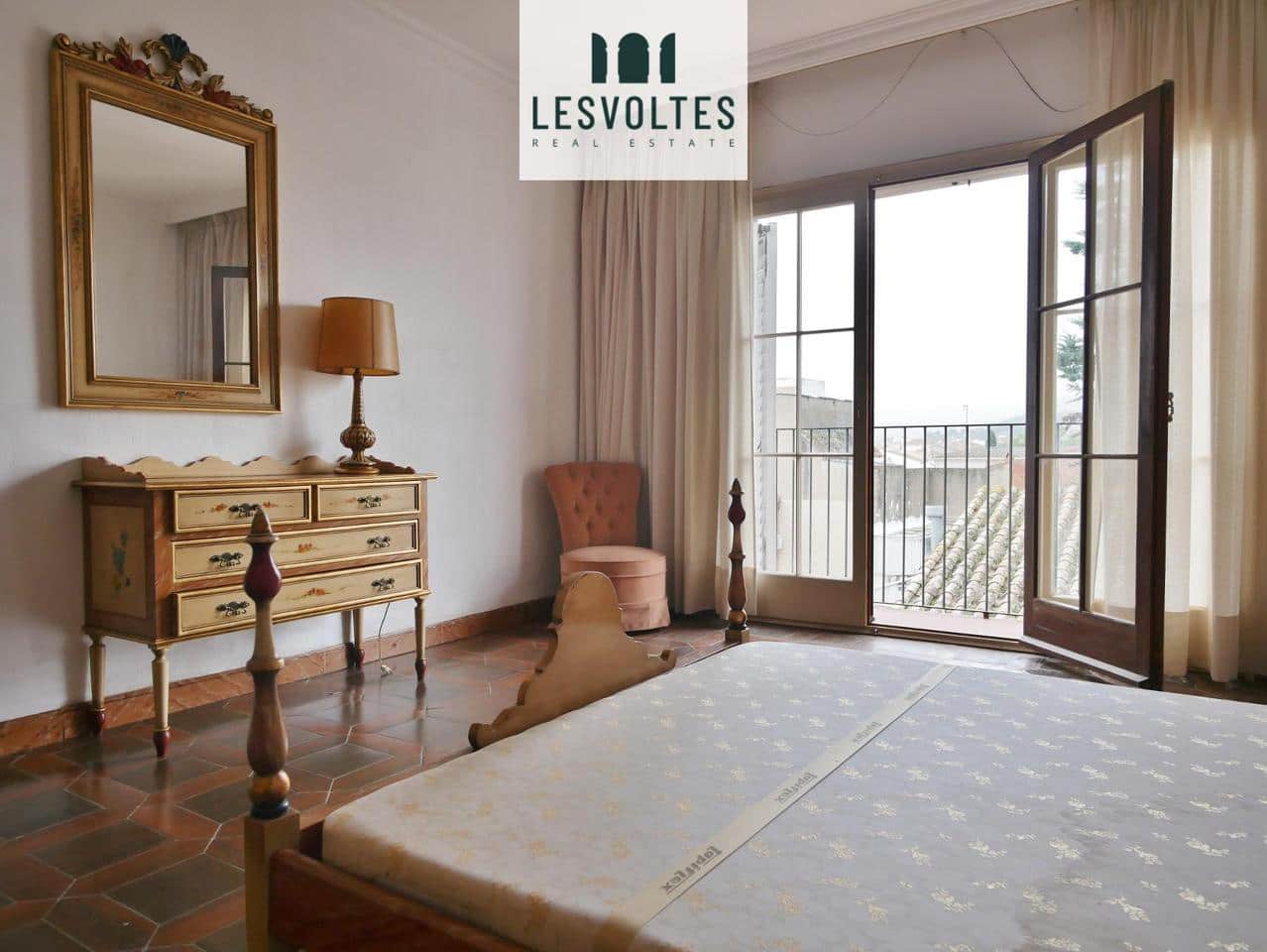 6 bedroom Villa for sale in Palafrugell - € 310,000 (Ref: 10081929)