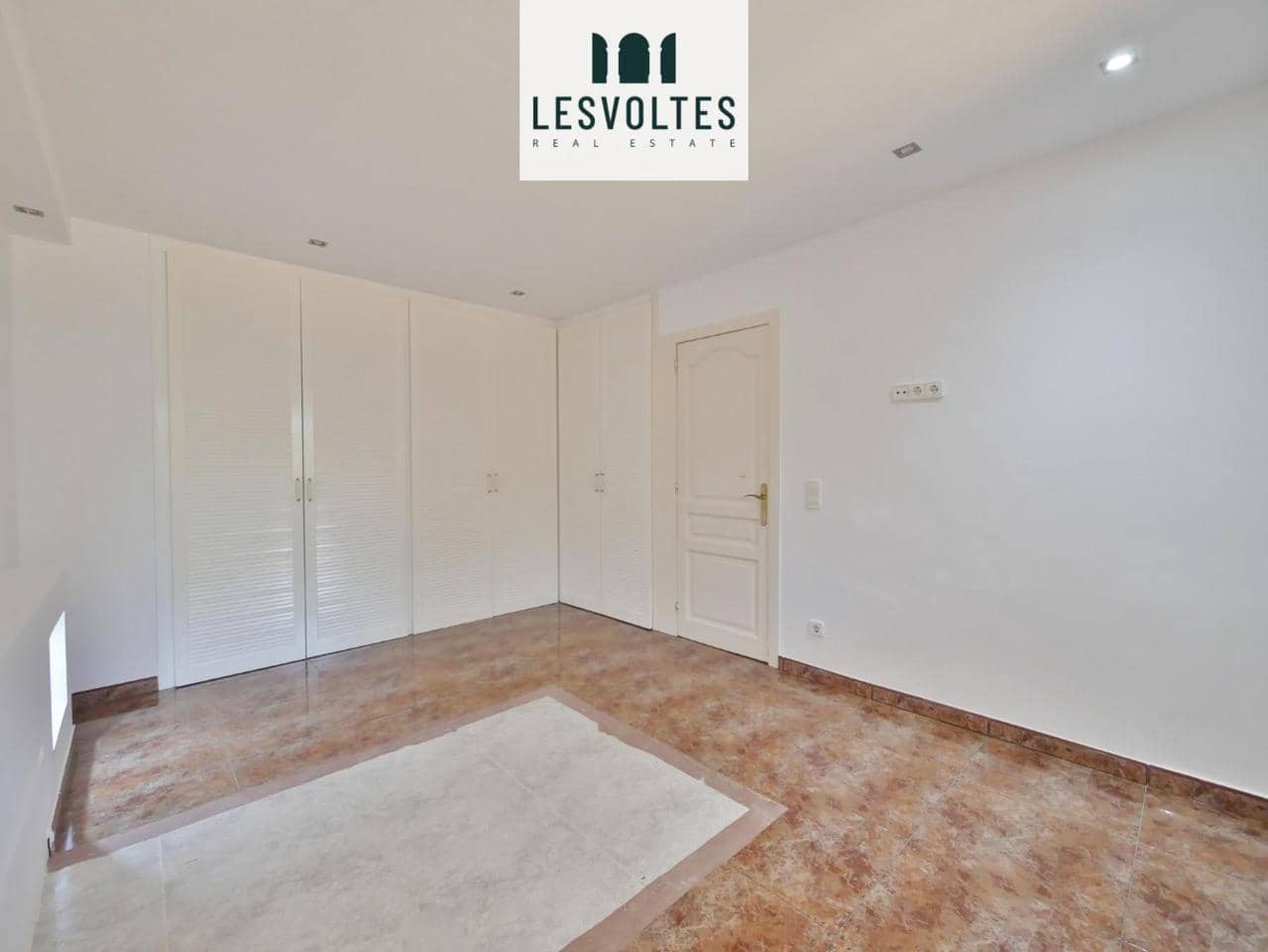 3 bedroom Villa for sale in Mont-ras with garage - € 410,000 (Ref: 10081931)