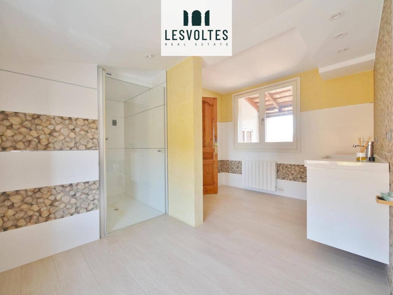 3 bedroom Villa for sale in Mont-ras with garage - € 410,000 (Ref: 10081931)