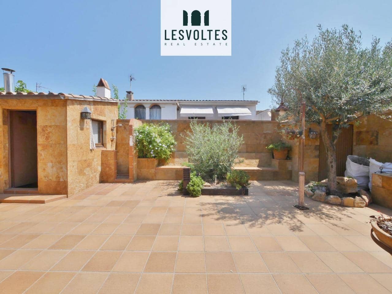 3 bedroom Villa for sale in Mont-ras with garage - € 410,000 (Ref: 10081931)