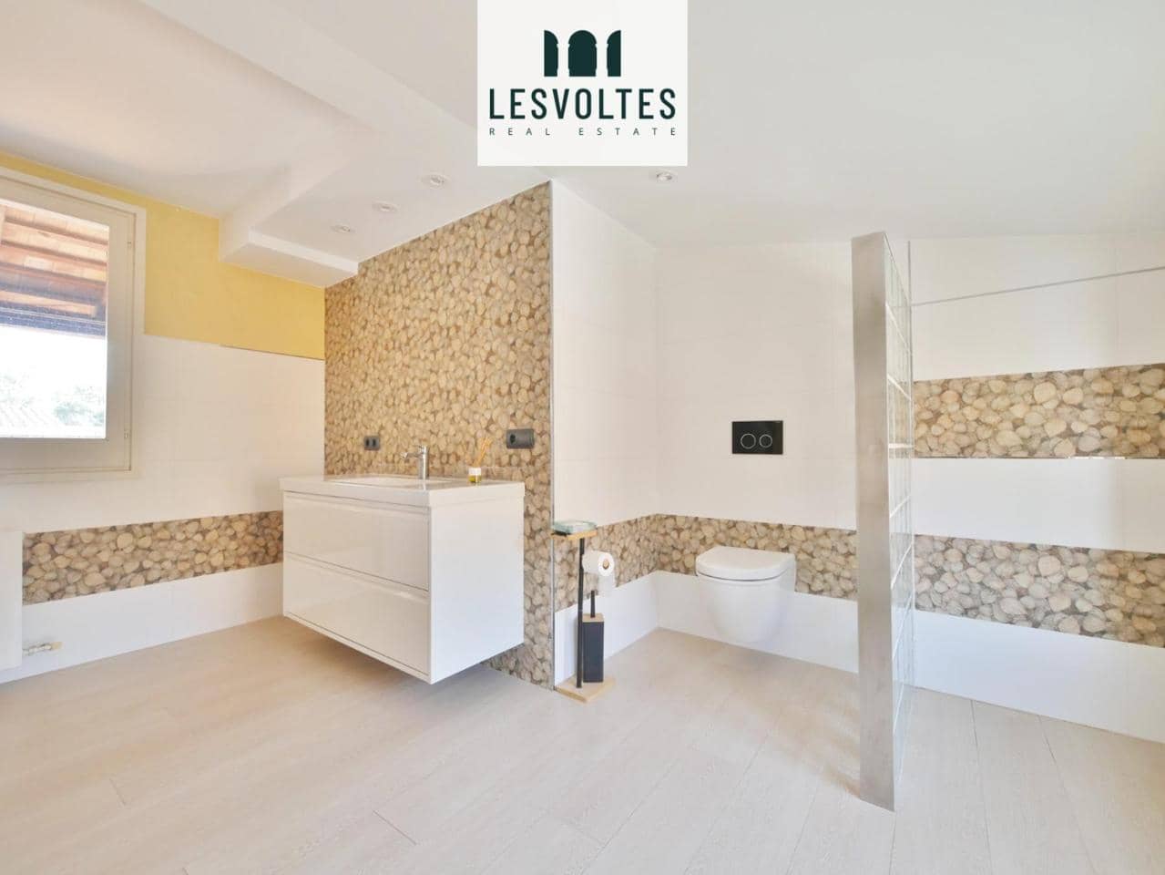 3 bedroom Villa for sale in Mont-ras with garage - € 410,000 (Ref: 10081931)