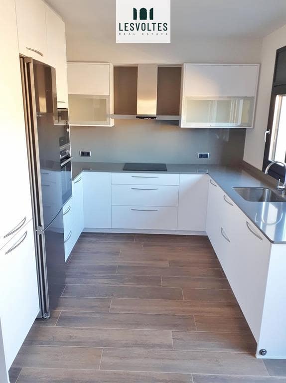 3 bedroom Villa for sale in La Bisbal d'Emporda with garage - € 350,000 (Ref: 10081933)