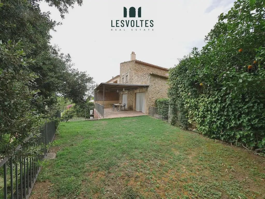 3 sypialnia Finka/Dom wiejski na sprzedaż w La Bisbal d'Emporda - 990 000 € (Ref: 10081939)