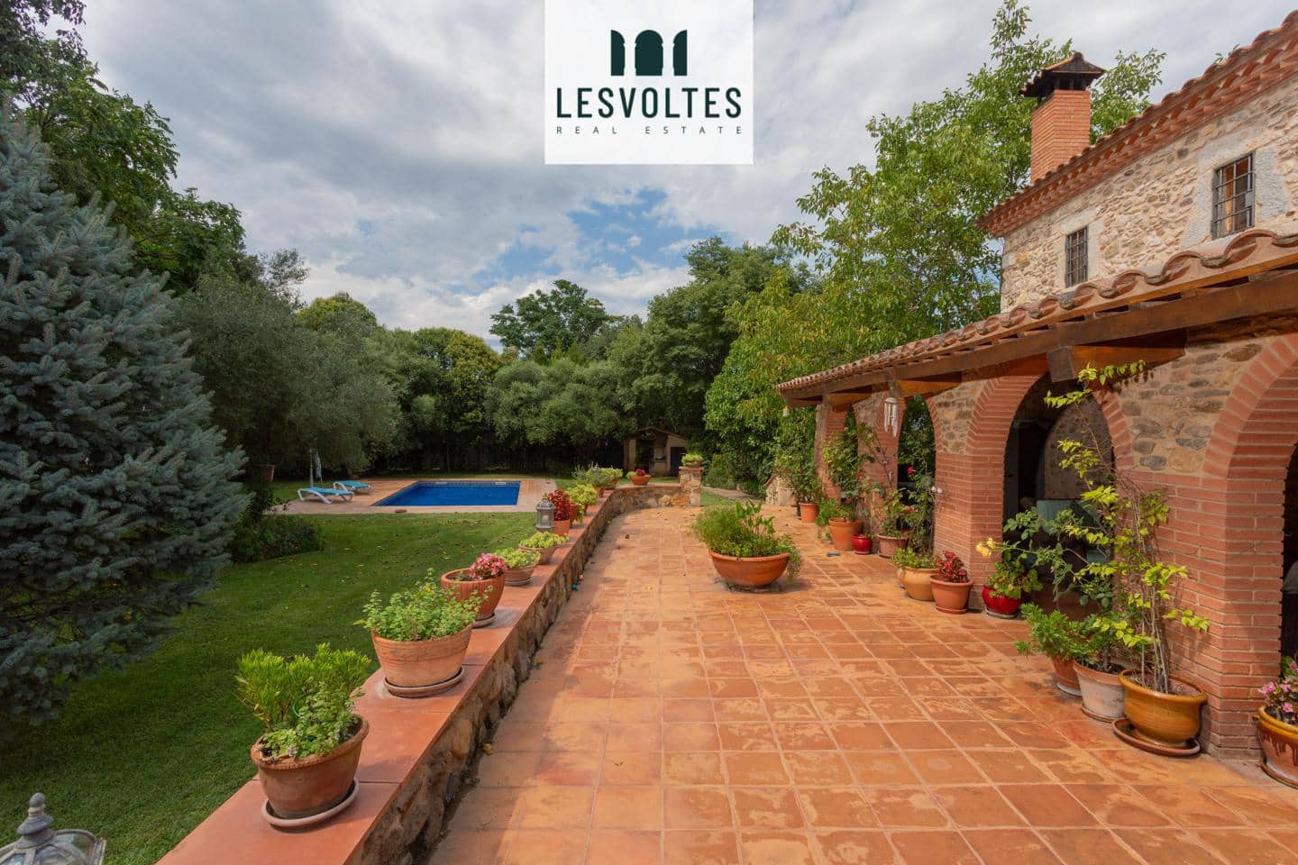 5 bedroom Villa for sale in Juia with pool - € 895,000 (Ref: 10081943)