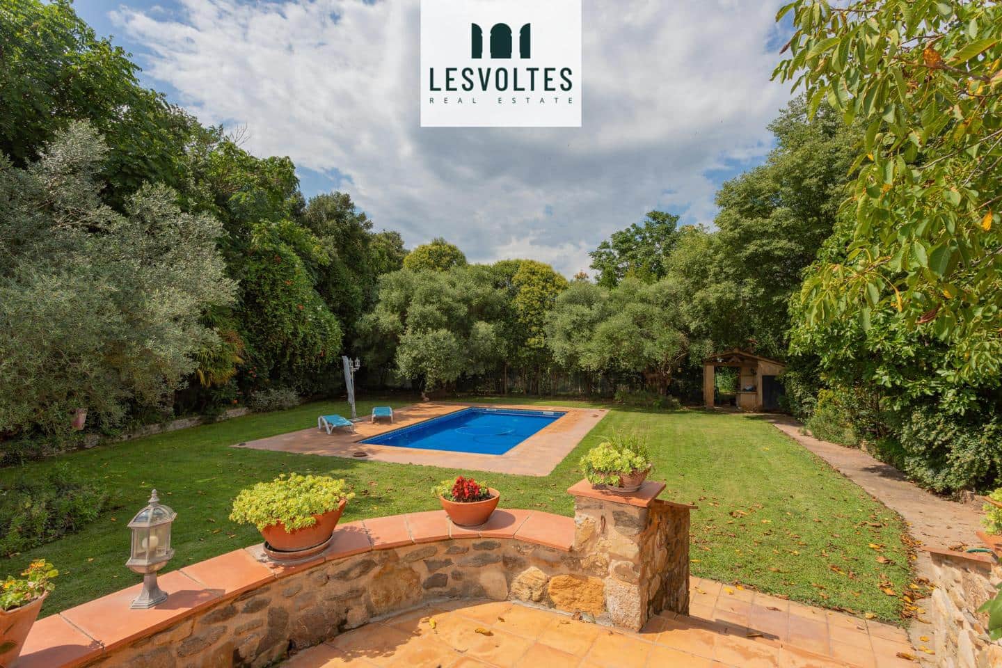 5 bedroom Villa for sale in Juia with pool - € 895,000 (Ref: 10081943)