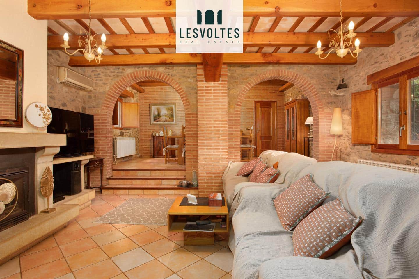5 bedroom Villa for sale in Juia with pool - € 895,000 (Ref: 10081943)