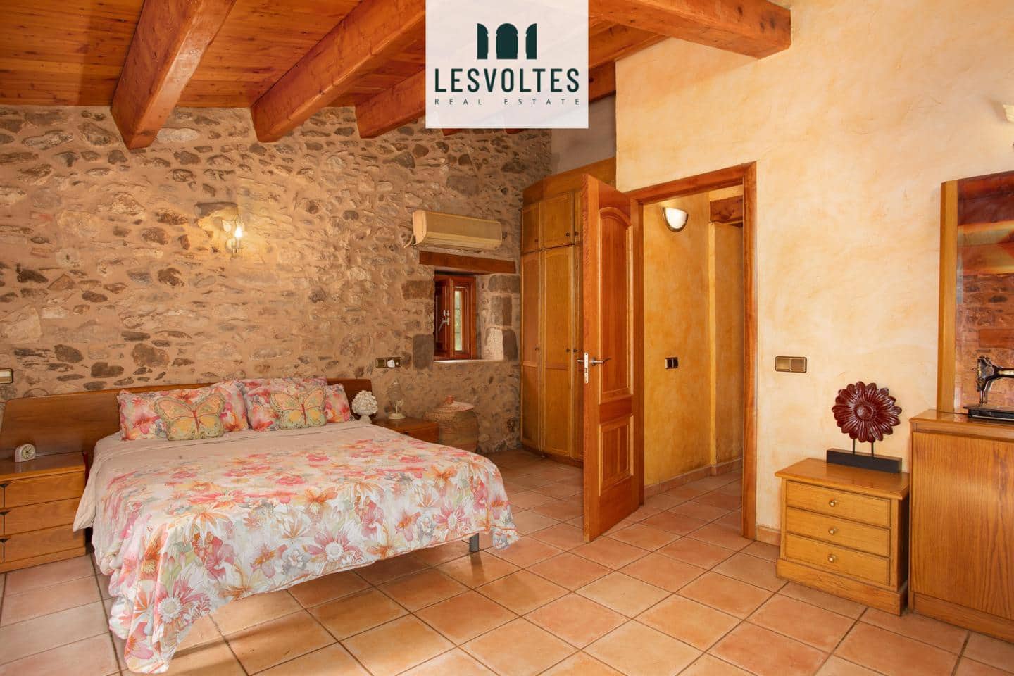 5 bedroom Villa for sale in Juia with pool - € 895,000 (Ref: 10081943)