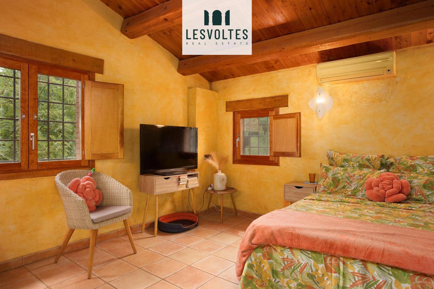 5 bedroom Villa for sale in Juia with pool - € 895,000 (Ref: 10081943)