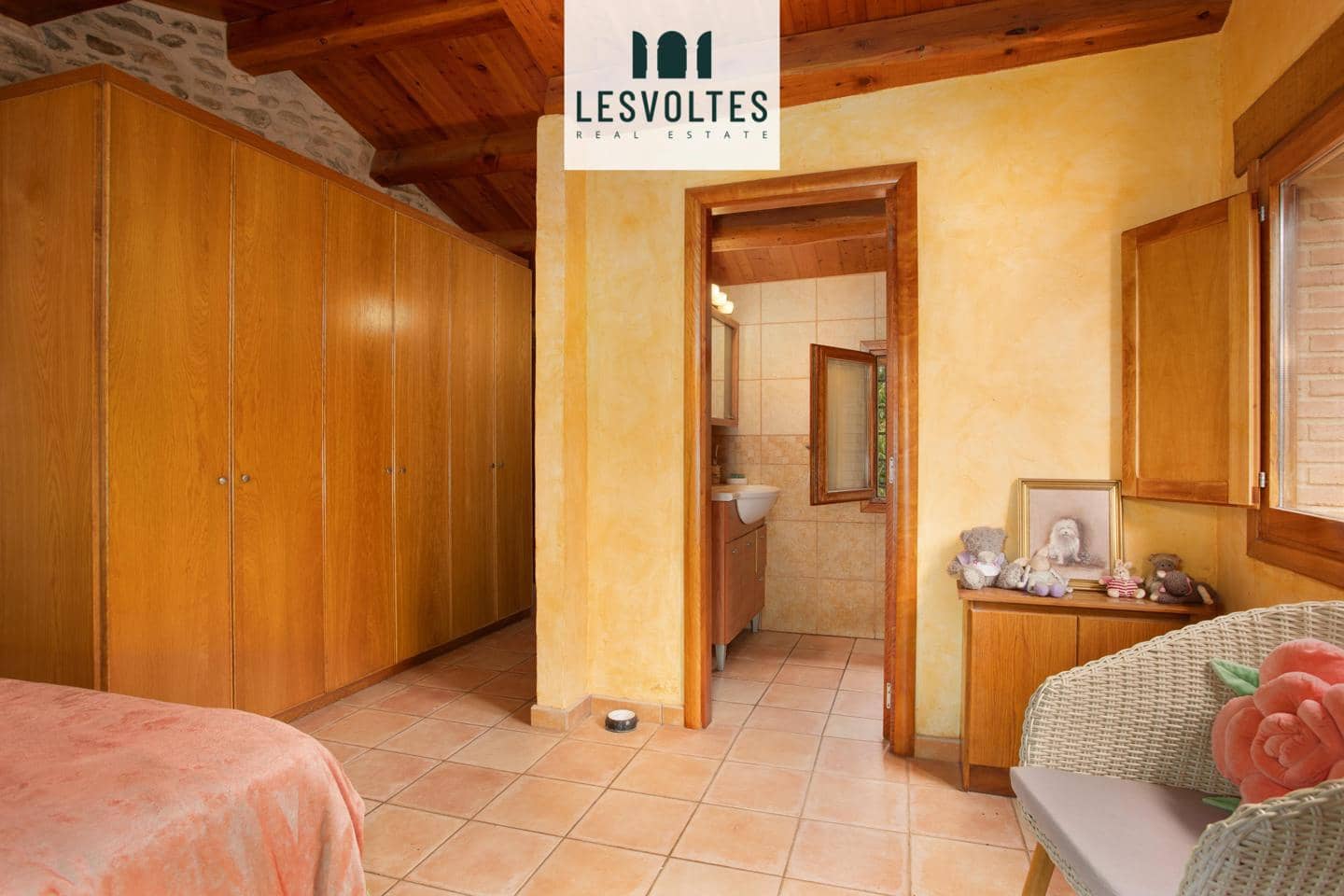 5 bedroom Villa for sale in Juia with pool - € 895,000 (Ref: 10081943)
