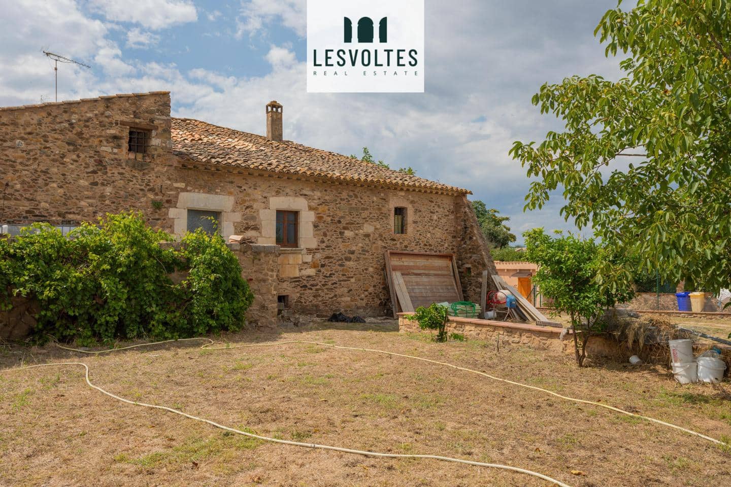 5 bedroom Villa for sale in Juia with pool - € 895,000 (Ref: 10081943)