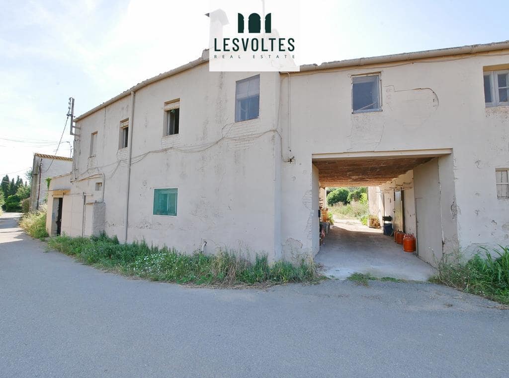 5 bedroom Villa for sale in Parlava with garage - € 595,000 (Ref: 10081952)