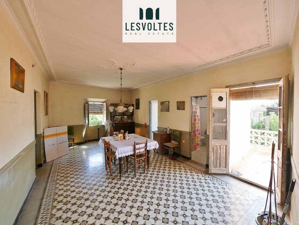 5 bedroom Villa for sale in Parlava with garage - € 595,000 (Ref: 10081952)