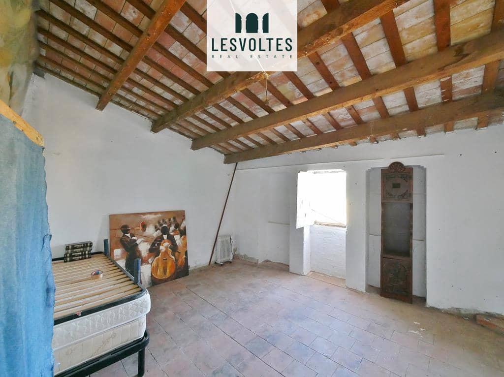 5 bedroom Villa for sale in Parlava with garage - € 595,000 (Ref: 10081952)