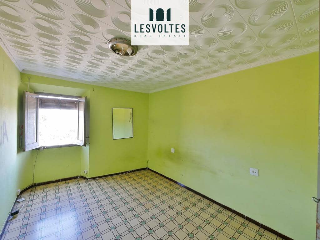 5 bedroom Villa for sale in Parlava with garage - € 595,000 (Ref: 10081952)