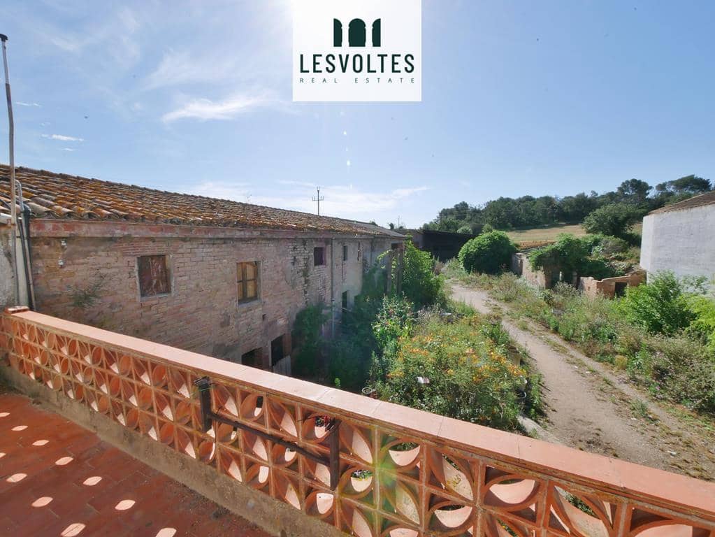 5 bedroom Villa for sale in Parlava with garage - € 595,000 (Ref: 10081952)