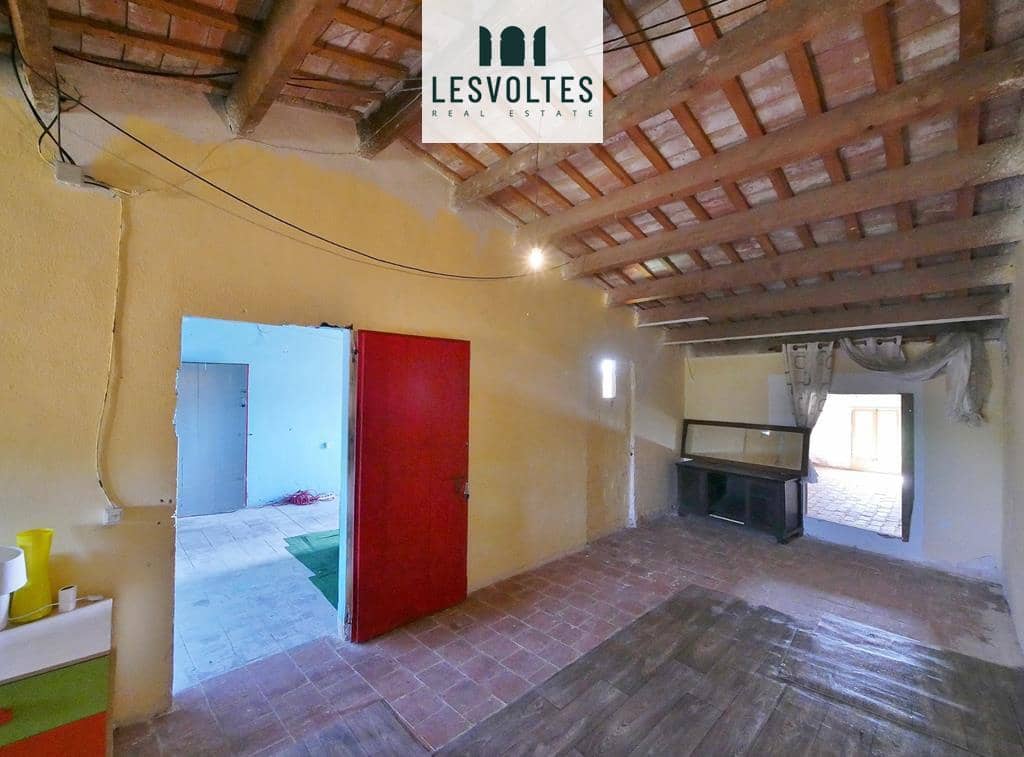 5 bedroom Villa for sale in Parlava with garage - € 595,000 (Ref: 10081952)