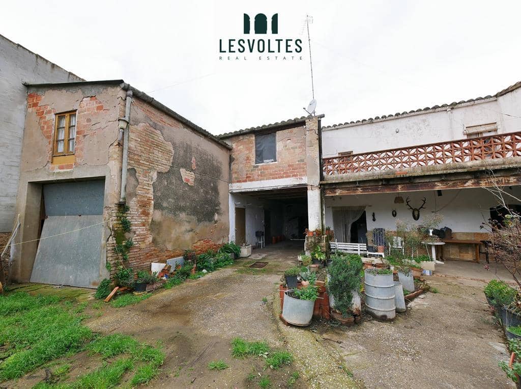 5 bedroom Villa for sale in Parlava with garage - € 595,000 (Ref: 10081952)